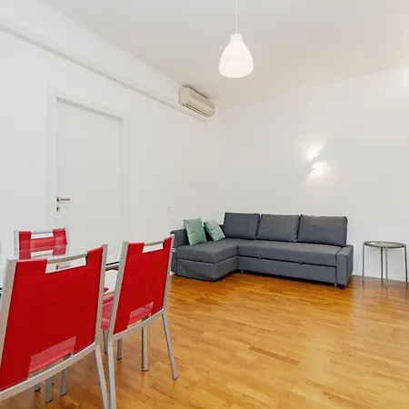 Isola - 2 Bedrooms - Free Parking * Milánó