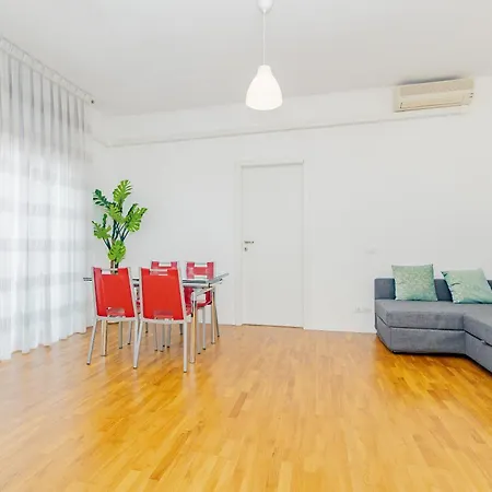 Isola - 2 Bedrooms - Free Parking 아파트 밀라노