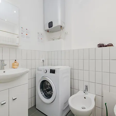 Isola - 2 Bedrooms - Free Parking