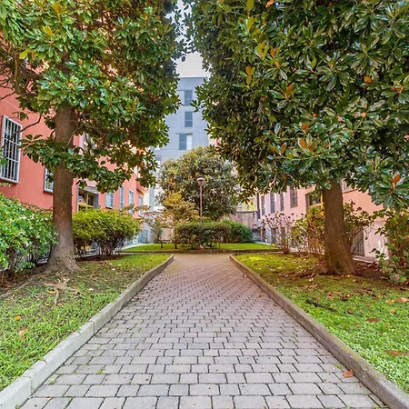 Isola - 2 Bedrooms - Free Parking Milan
